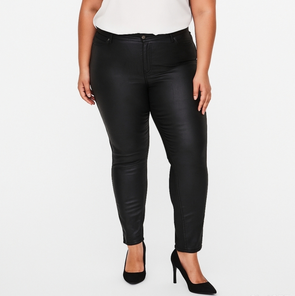 NWT Penningtons Junarose/ Slim Coated Black Jeans/ Size US 16